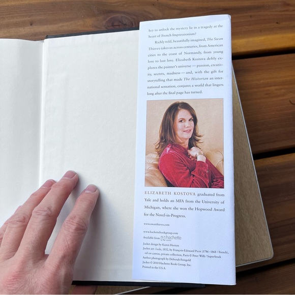 The Swan Thieves Hardcover First Edition Book By Elizabeth Kostova - Picture 4 of 13